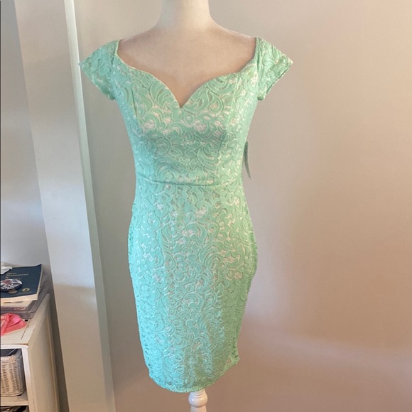 Bisou Bisou Dresses & Skirts - Bisou Bisou NWT size 4 mint green lace slight off shoulder